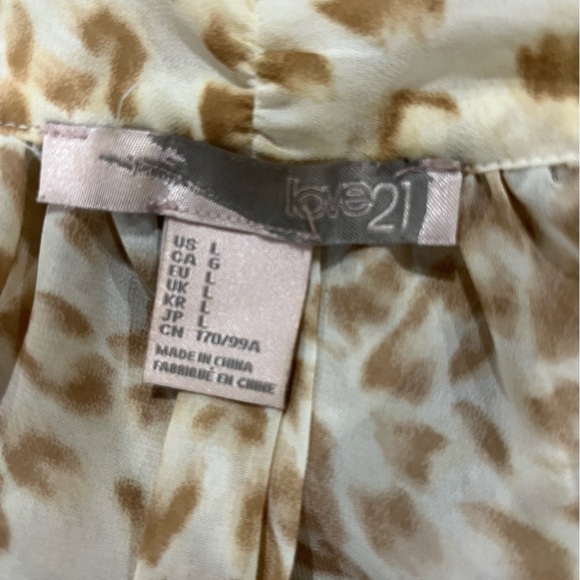 Leopard Print Sleeveless Top - Picture 11 of 12